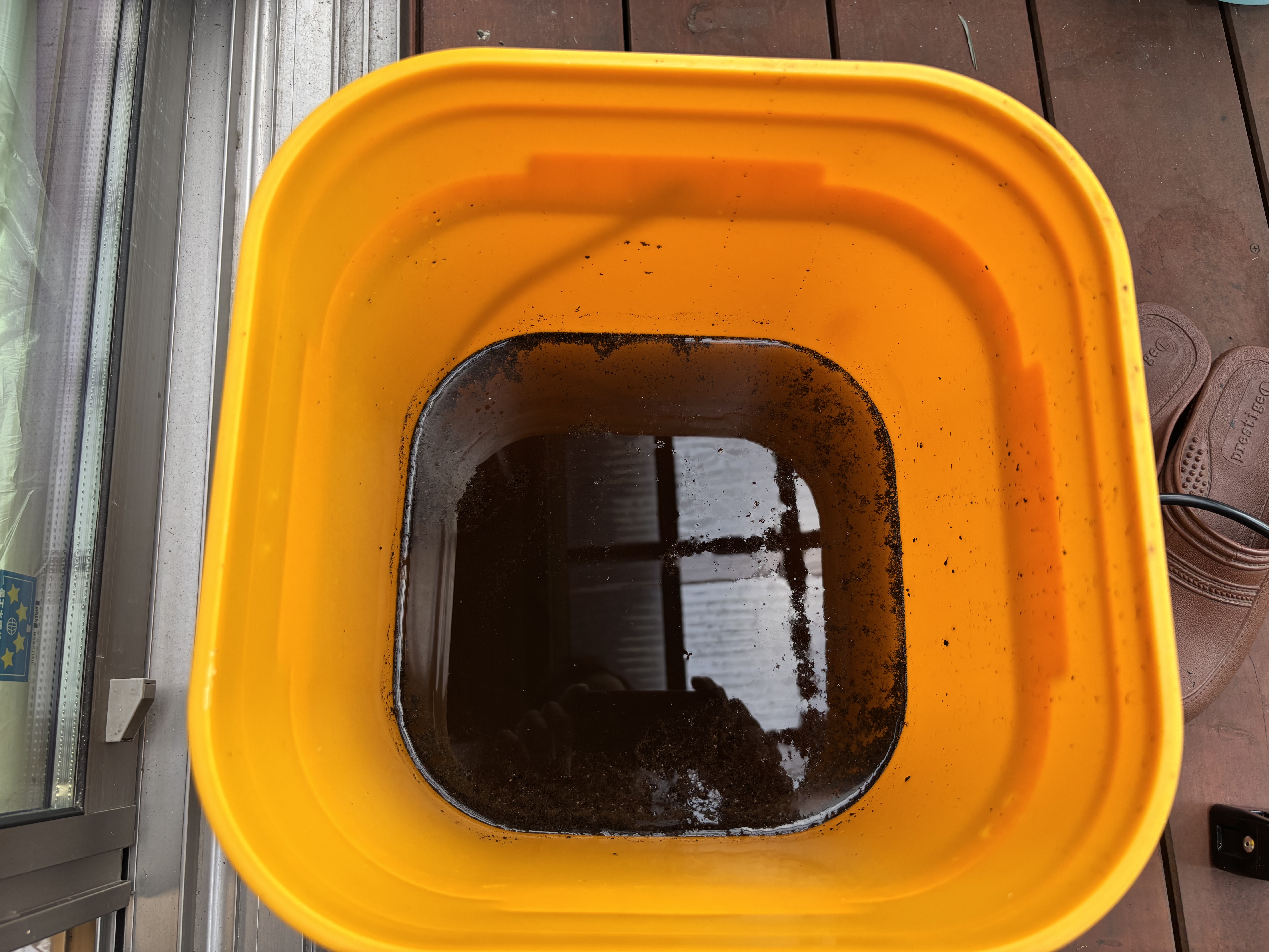 クリーニング後の汚水の画像